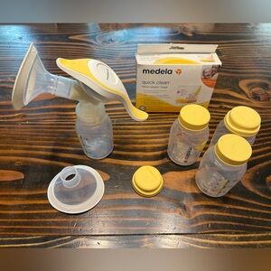 Medela Handheld Breast Pump with storage bottles, extra flange, steam clean bags